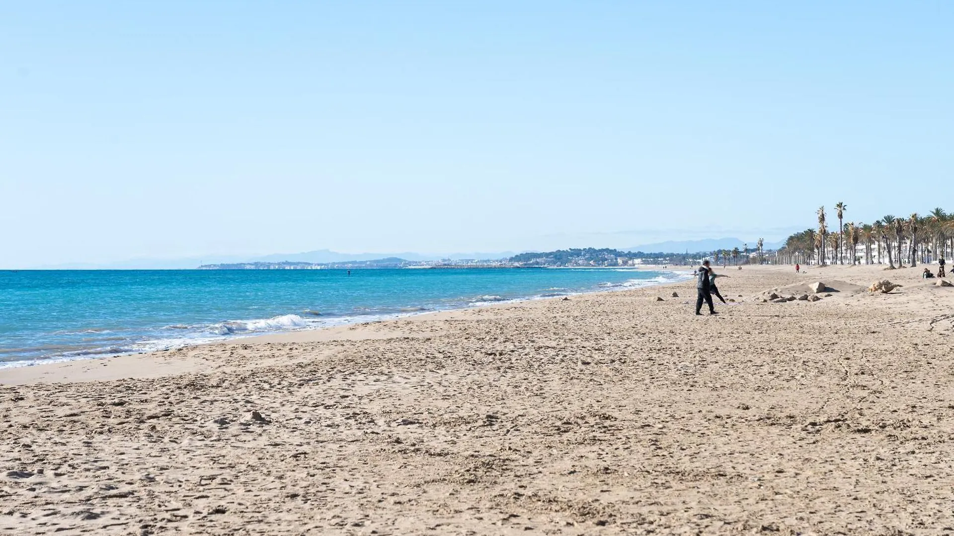 Center Beach كالافيل شقة